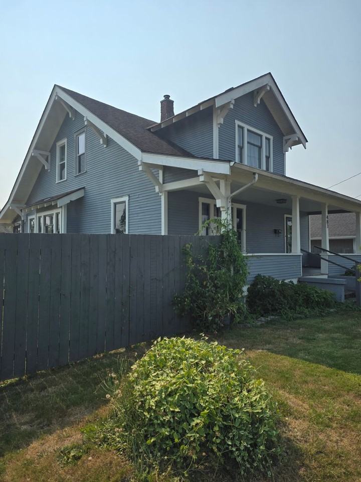 481 Sw Cascade Ave - Photo 2 of 24
