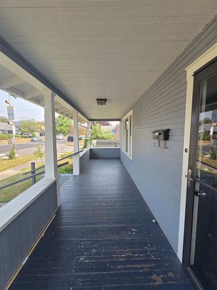 481 Sw Cascade Ave - Photo 3 of 24