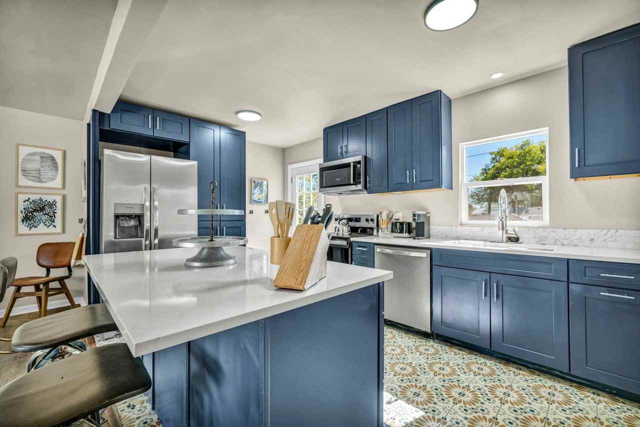1678 Ordway Ave - Photo 4 of 50