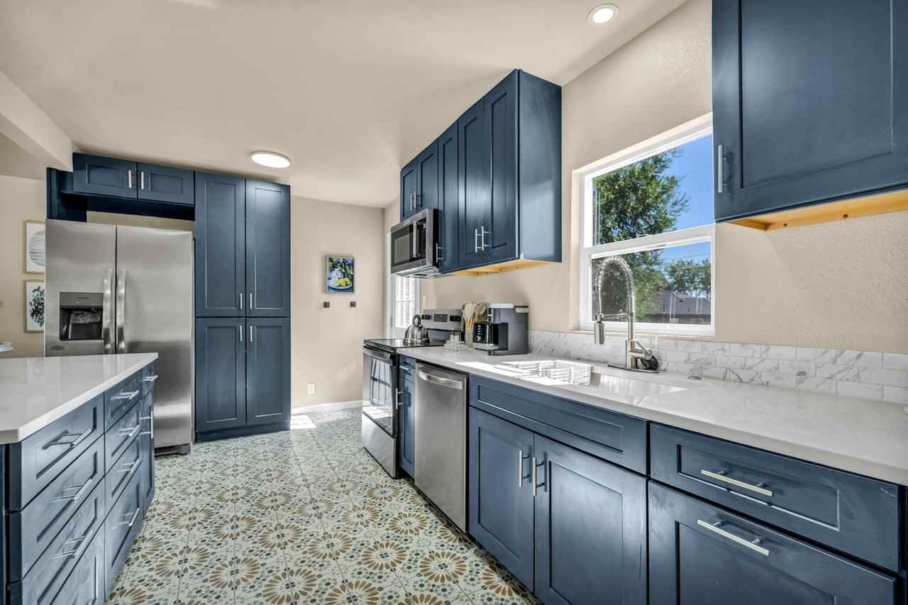 1678 Ordway Ave - Photo 5 of 50