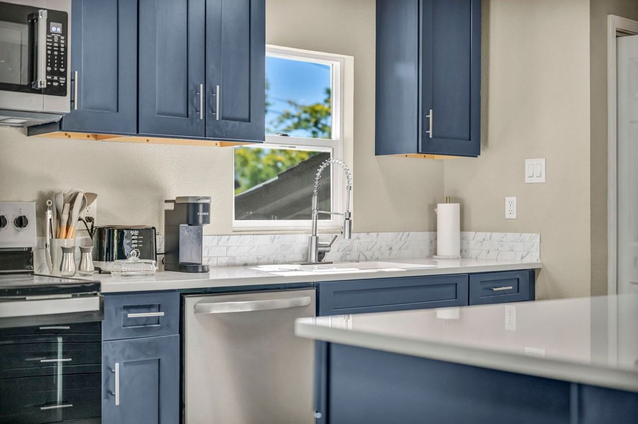 1678 Ordway Ave - Photo 7 of 50