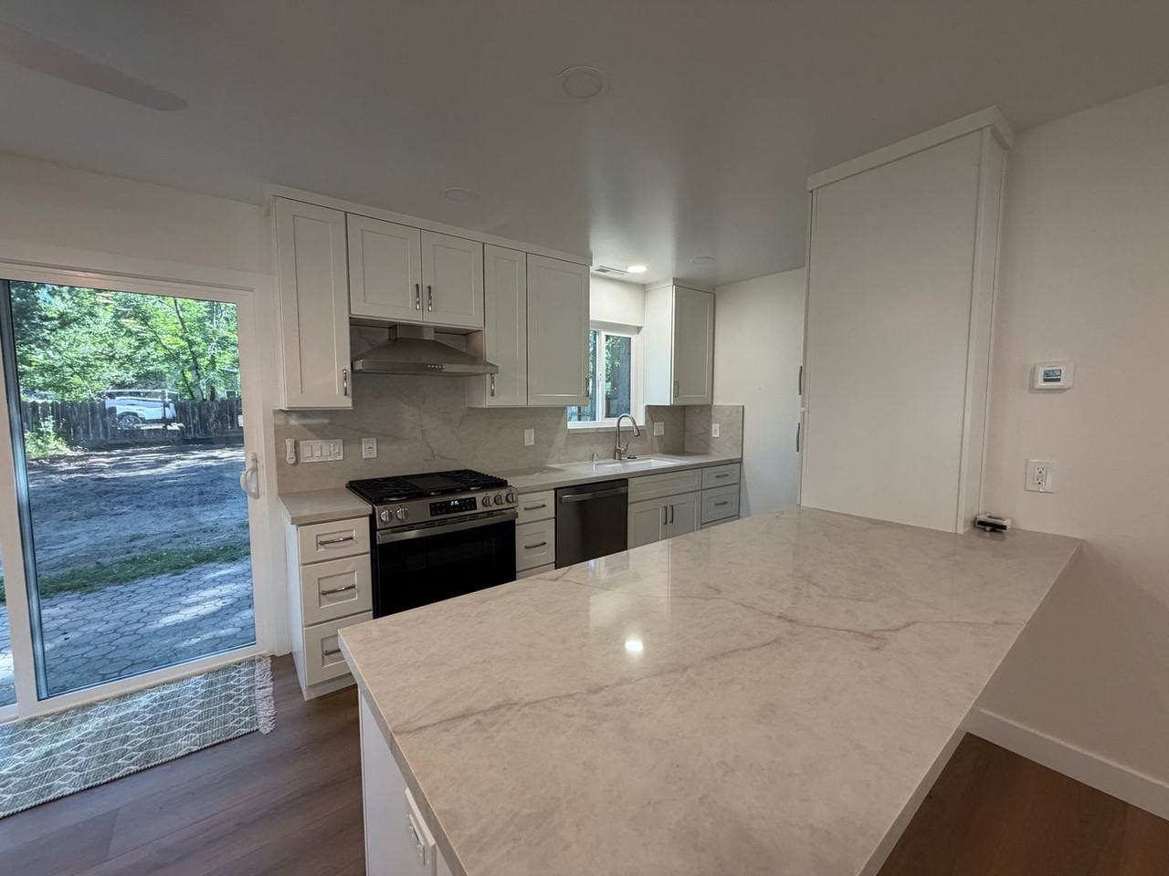 737 Anita Dr - Photo 2 of 14