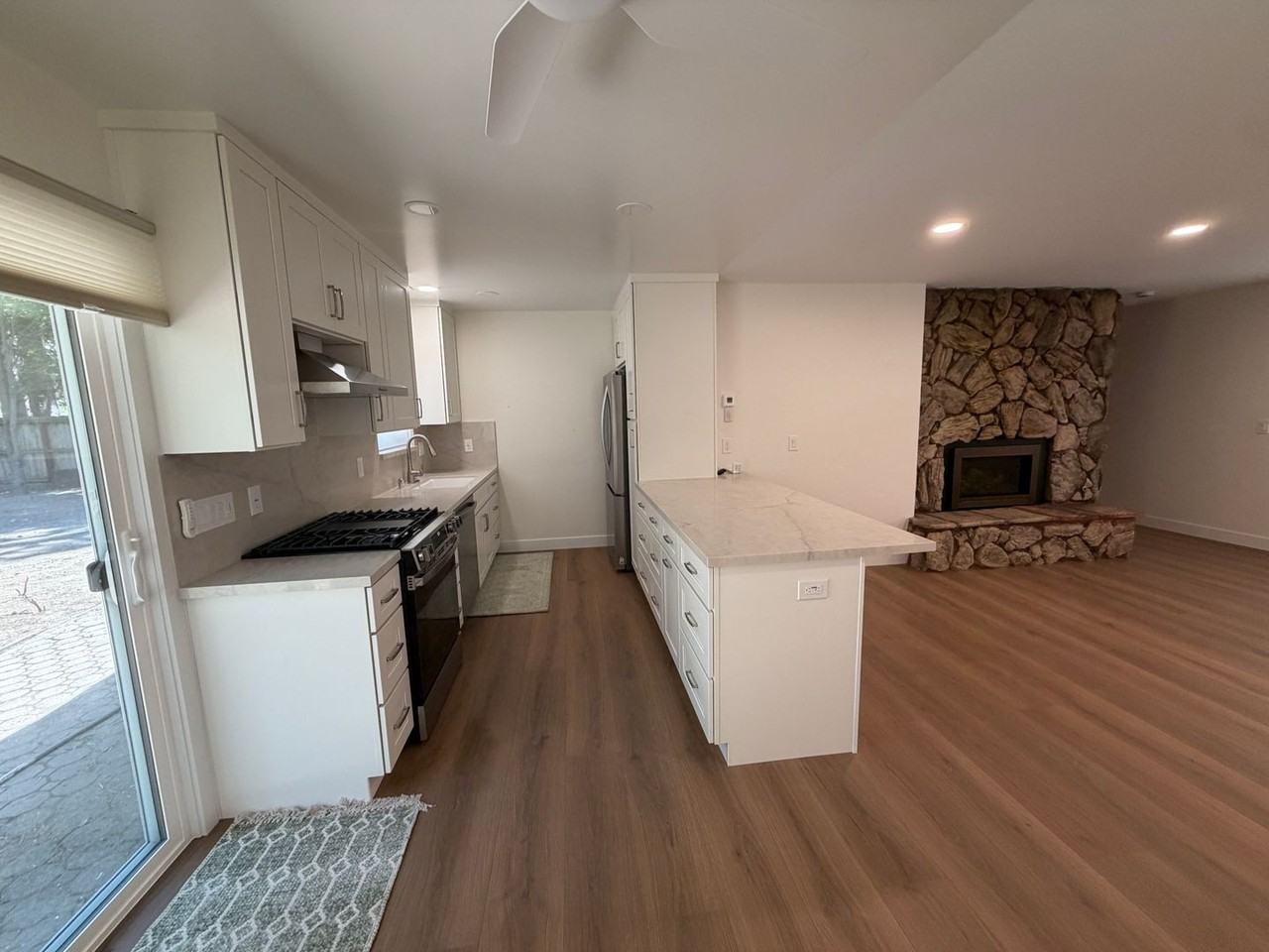 737 Anita Dr - Photo 3 of 14
