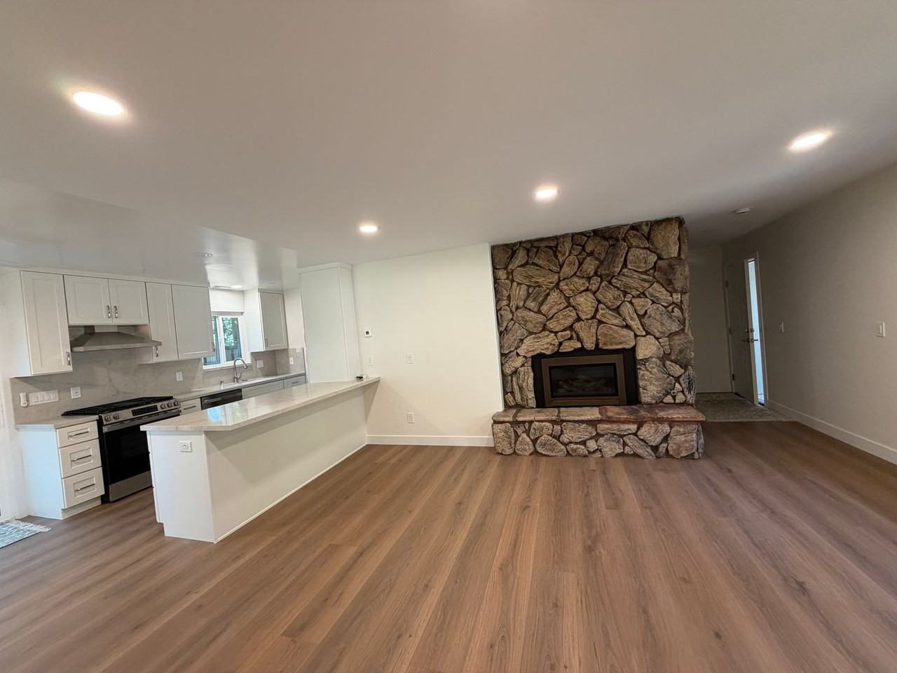 737 Anita Dr - Photo 7 of 14