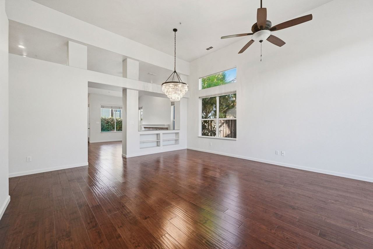 1439 Gordon Dr - Photo 4 of 50