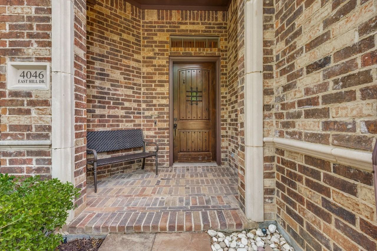 4046 E Hill Dr - Photo 3 of 26