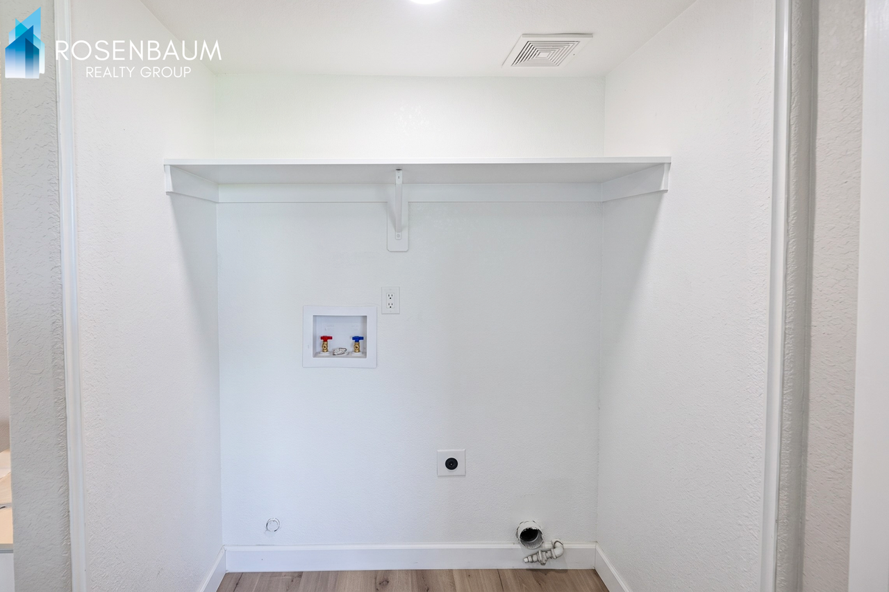 8983 8983 E. Volcano Dr. - Main House - Photo 6 of 12