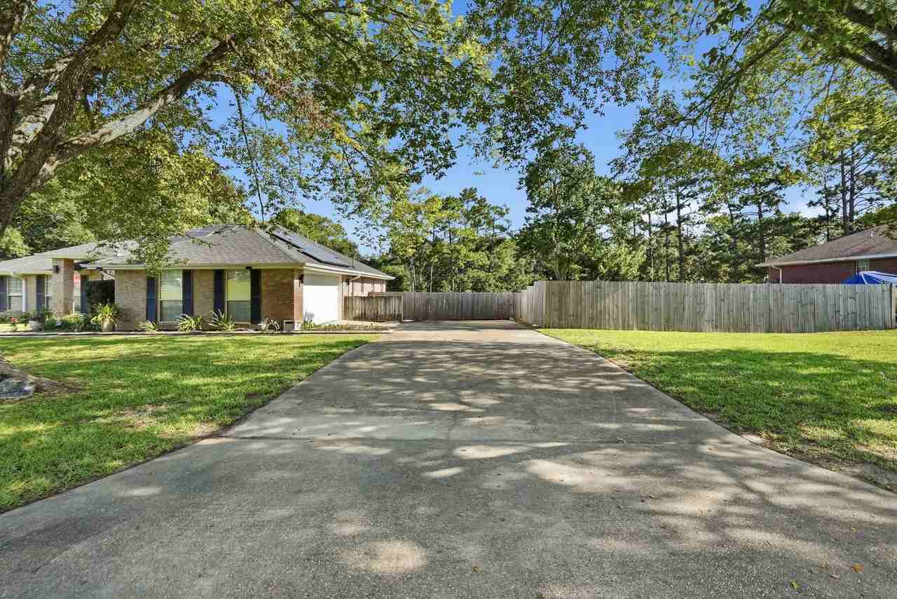 4881 Traxx St - Photo 3 of 50