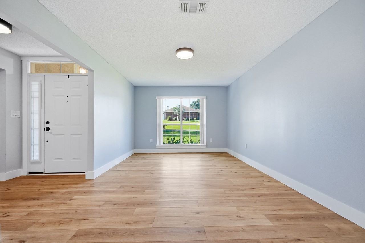4881 Traxx St - Photo 7 of 50