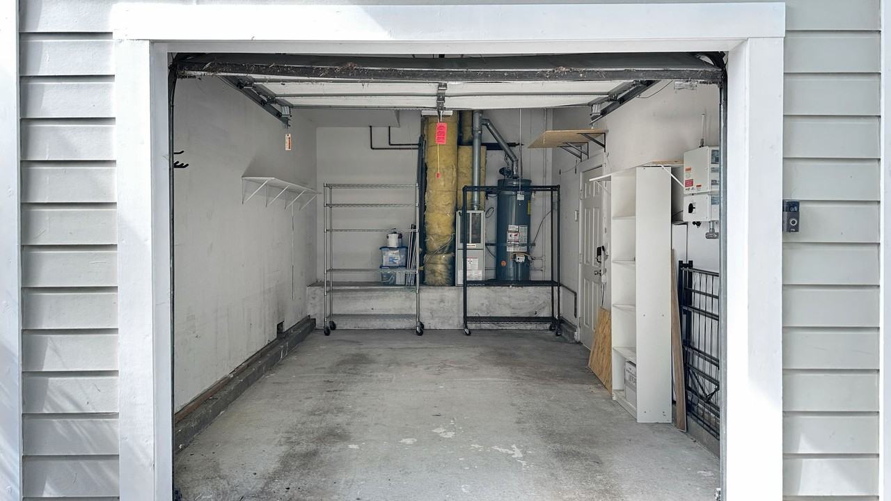 1717 Chase St - Photo 2 of 21