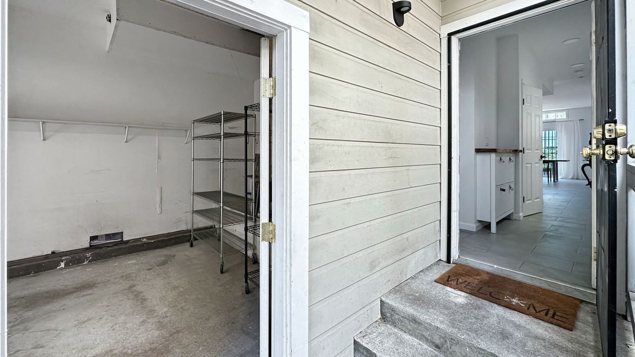 1717 Chase St - Photo 4 of 21