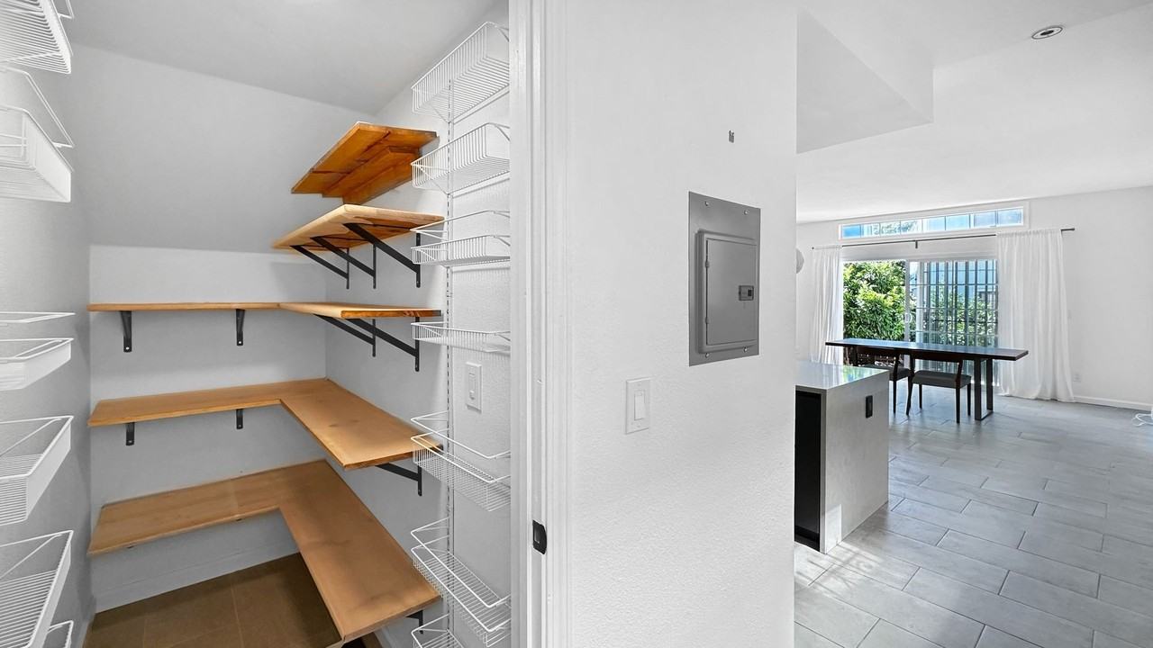 1717 Chase St - Photo 6 of 21