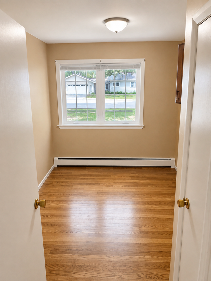 246 Howard St - Photo 6 of 10