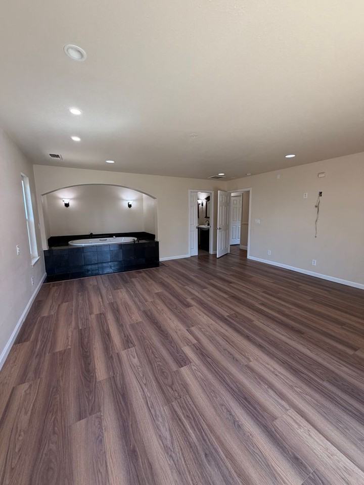 7860 Summerplace Dr - Photo 5 of 11