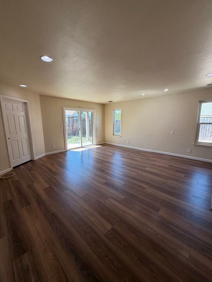 7860 Summerplace Dr - Photo 6 of 11