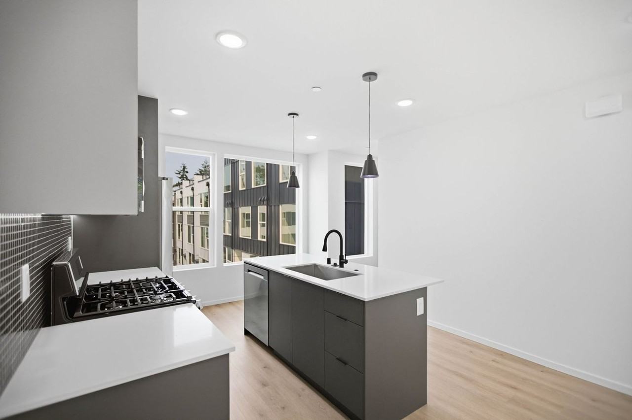 12512 35th Ave Ne - Photo 6 of 28