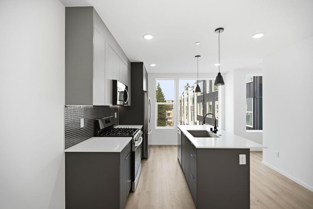 12512 35th Ave Ne - Photo 7 of 28