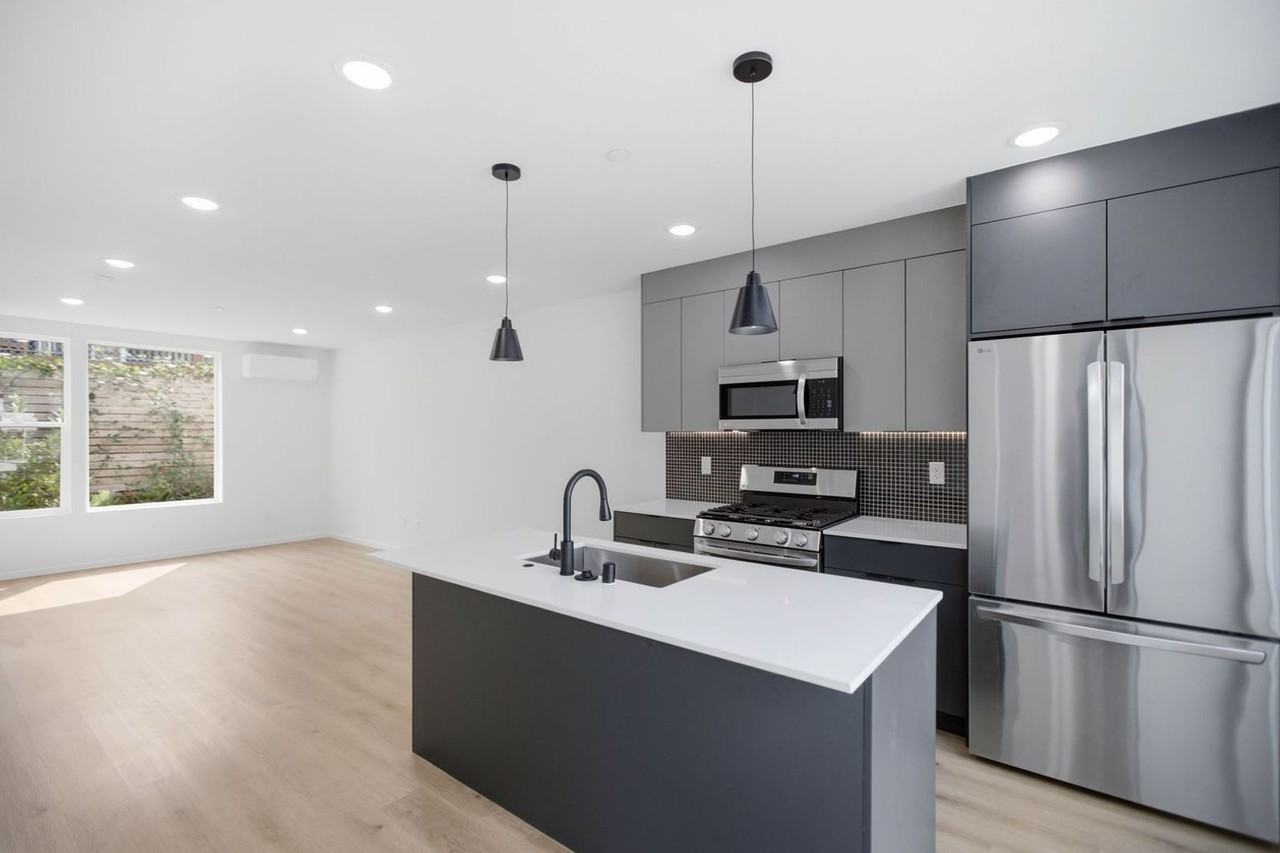 12512 35th Ave Ne - Photo 7 of 28