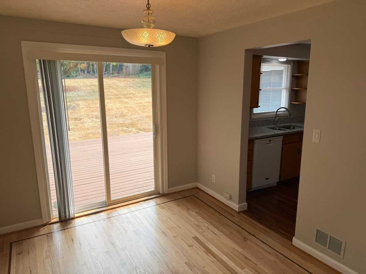 2530 Summer St Se - Photo 6 of 28