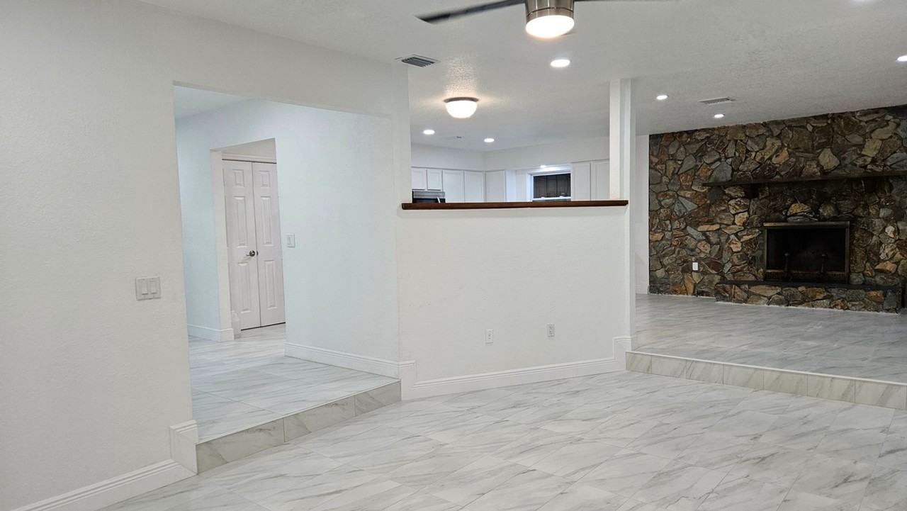 8533 Viva Via Dr - Photo 5 of 27