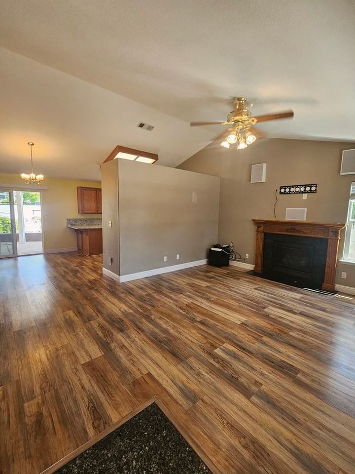 8080 Quartz Ln - Photo 7 of 18