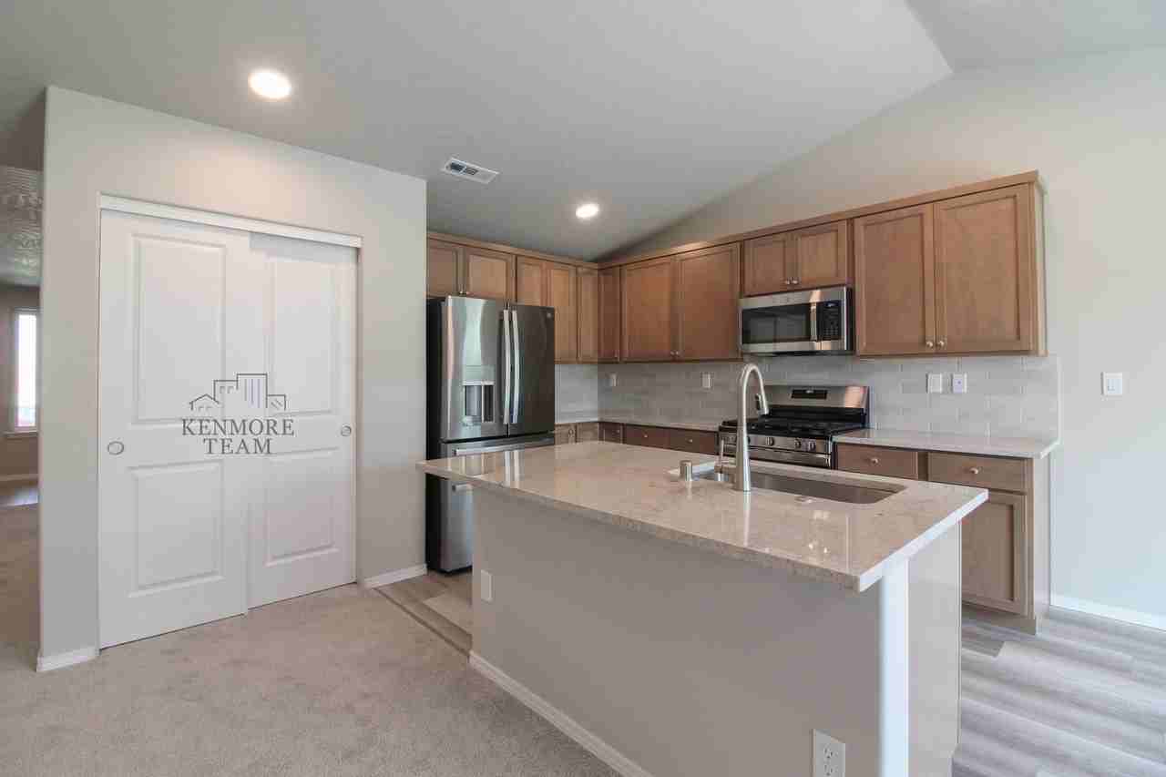 2631 S Young Ct - Photo 5 of 26