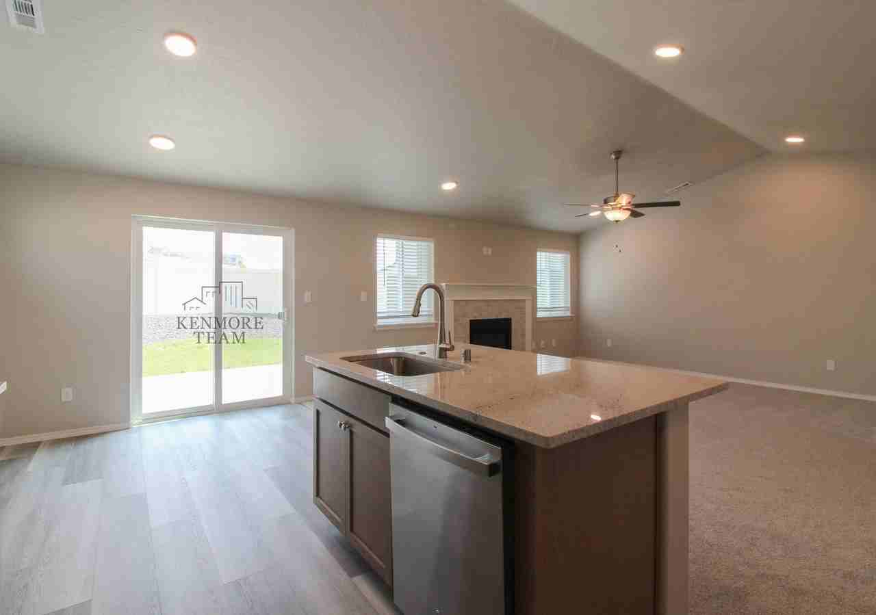 2631 S Young Ct - Photo 7 of 26