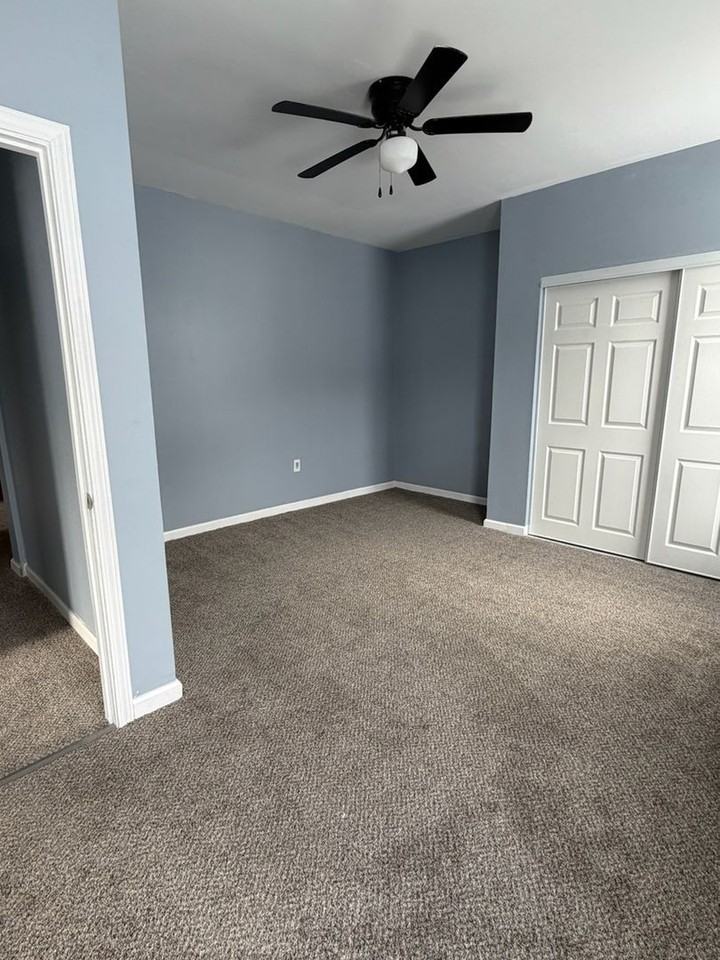 320 Main St - Photo 3 of 11