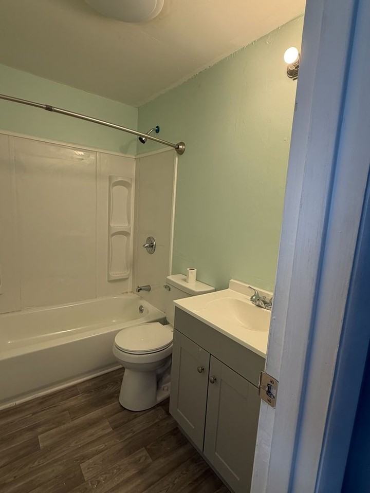 320 Main St - Photo 4 of 11
