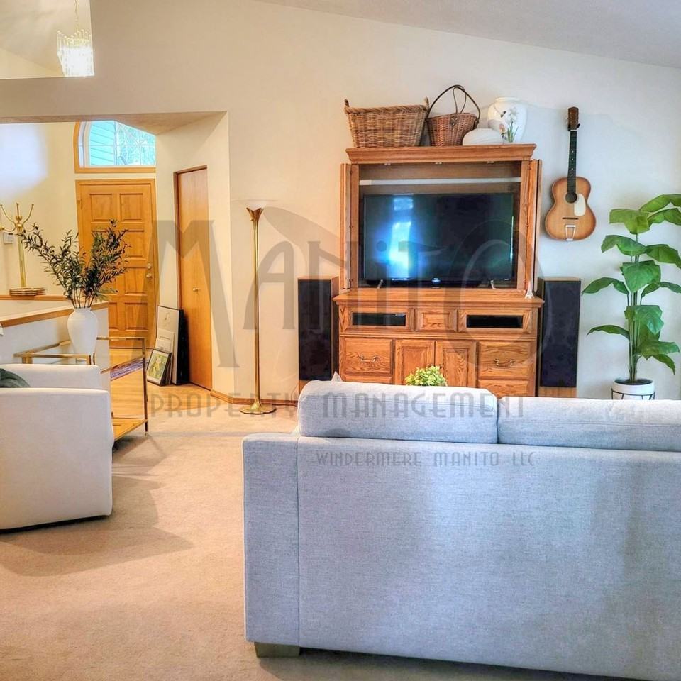 2502 E 58th Ln - Photo 4 of 14