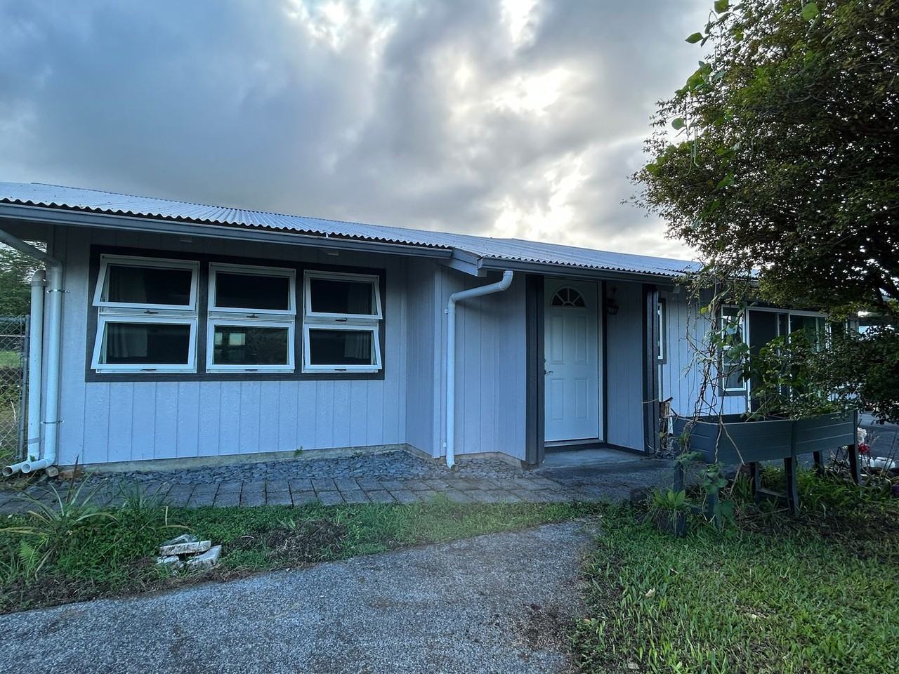 166 Makalani St - Photo 2 of 24