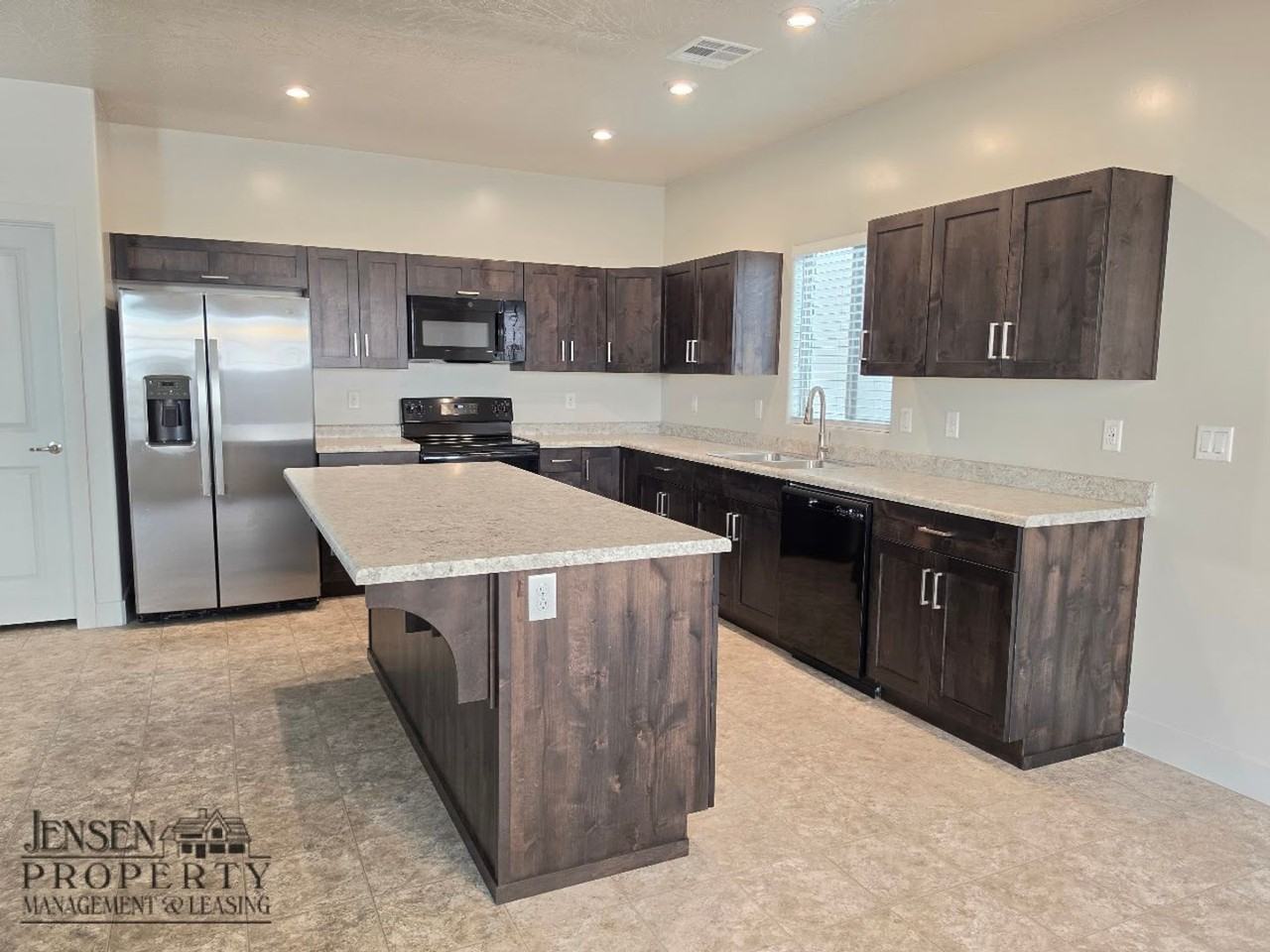 528 S Riverbed Dr - Photo 3 of 41