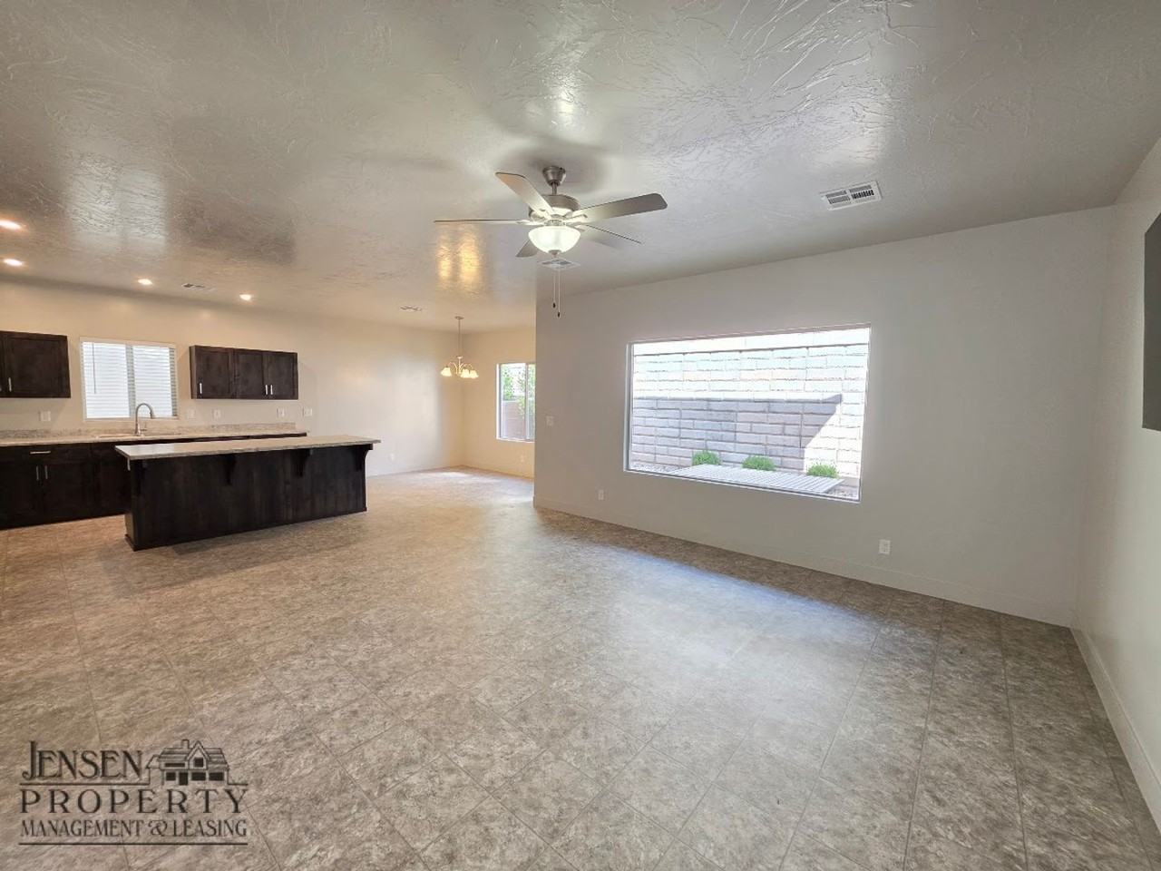 528 S Riverbed Dr - Photo 6 of 41