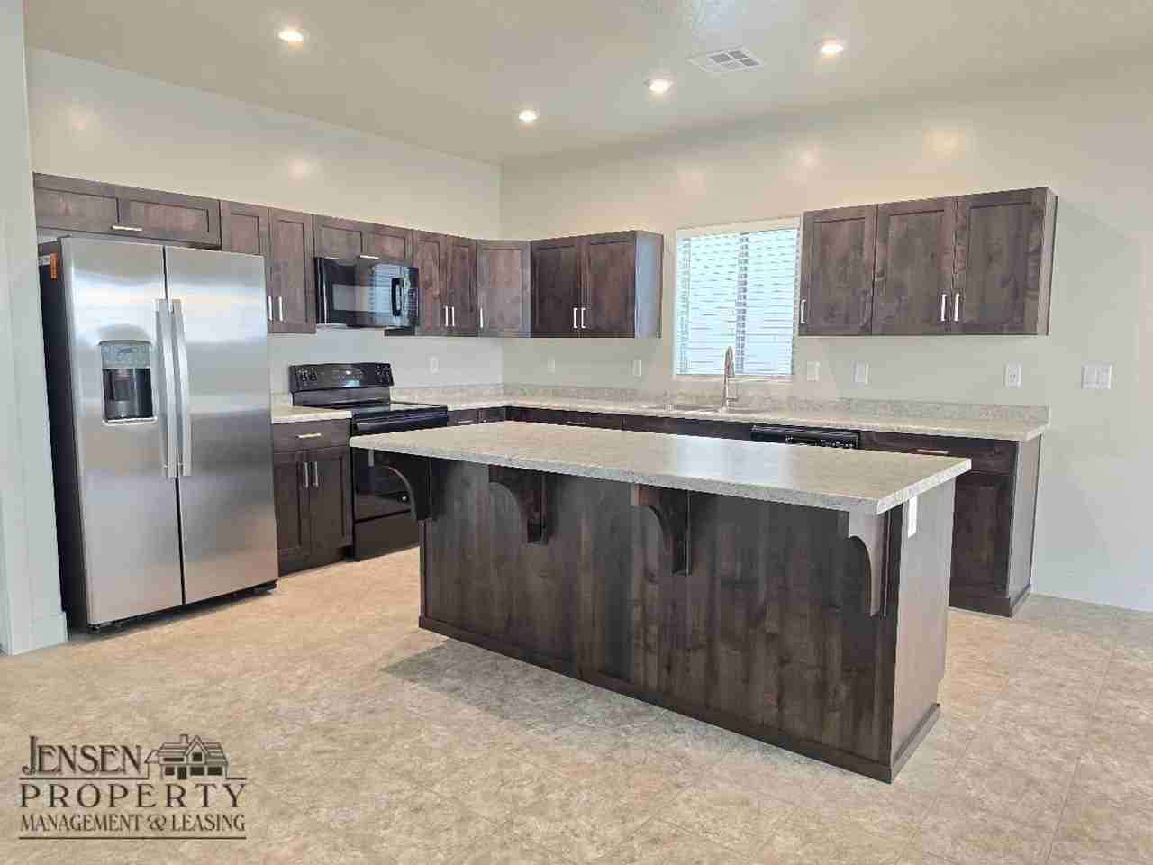 528 S Riverbed Dr - Photo 7 of 41
