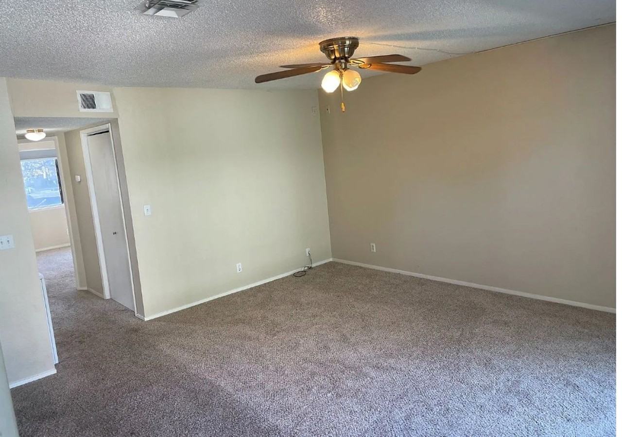 458 Nord Ave #12 - Photo 3 of 9