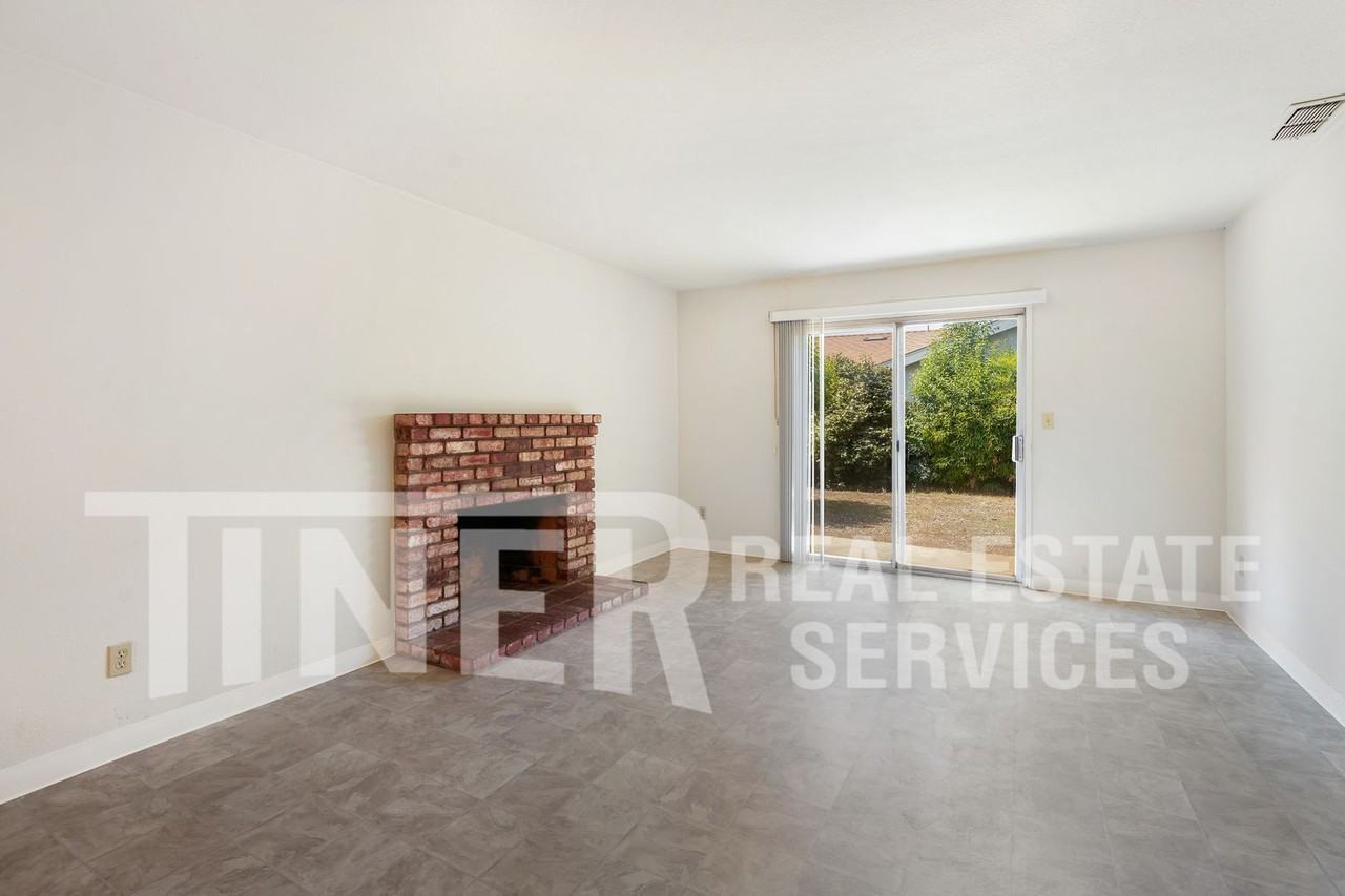 3000 Nikol St - Photo 2 of 28