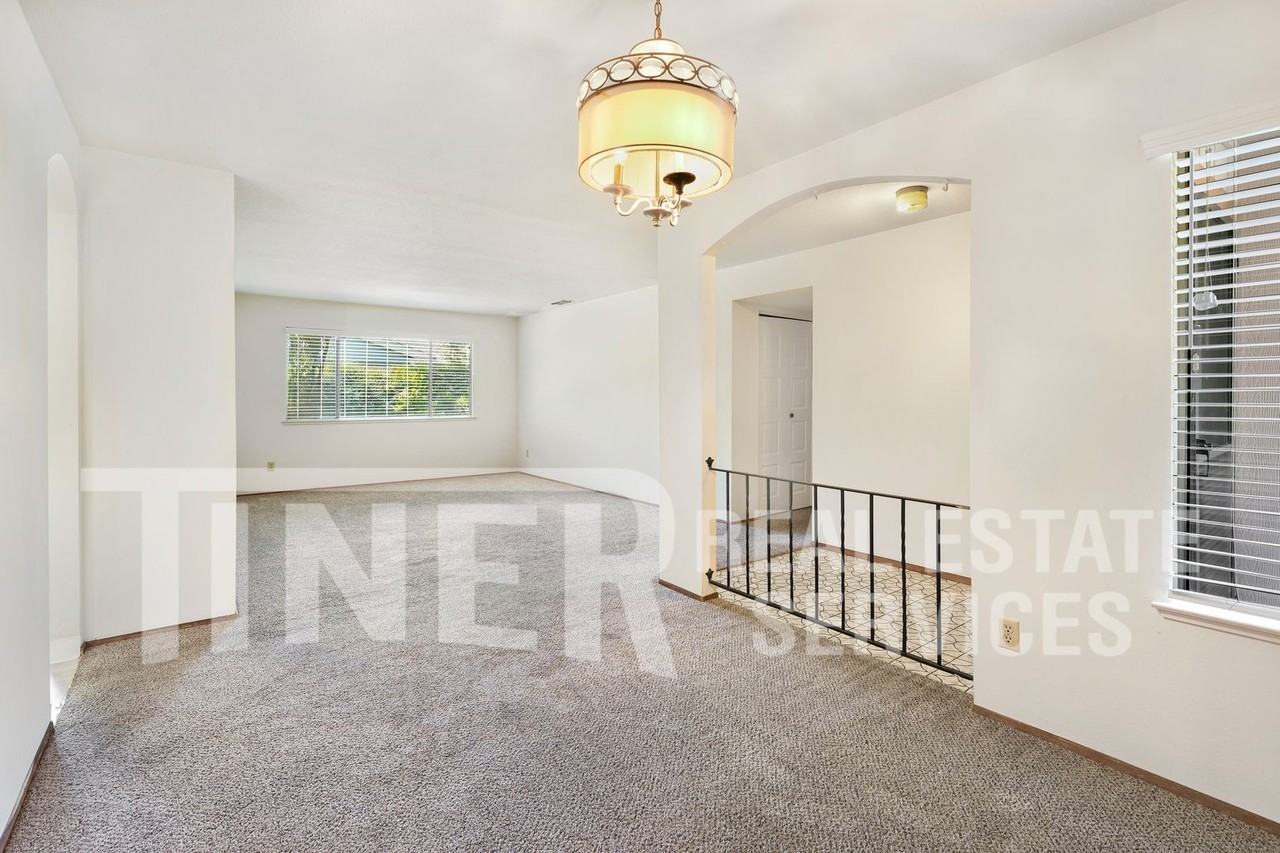 3000 Nikol St - Photo 4 of 28