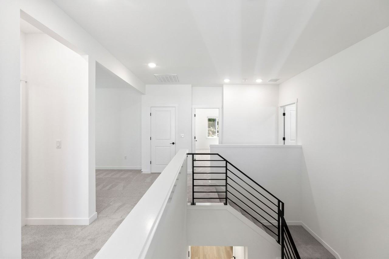 20410 154th St E - Photo 5 of 16