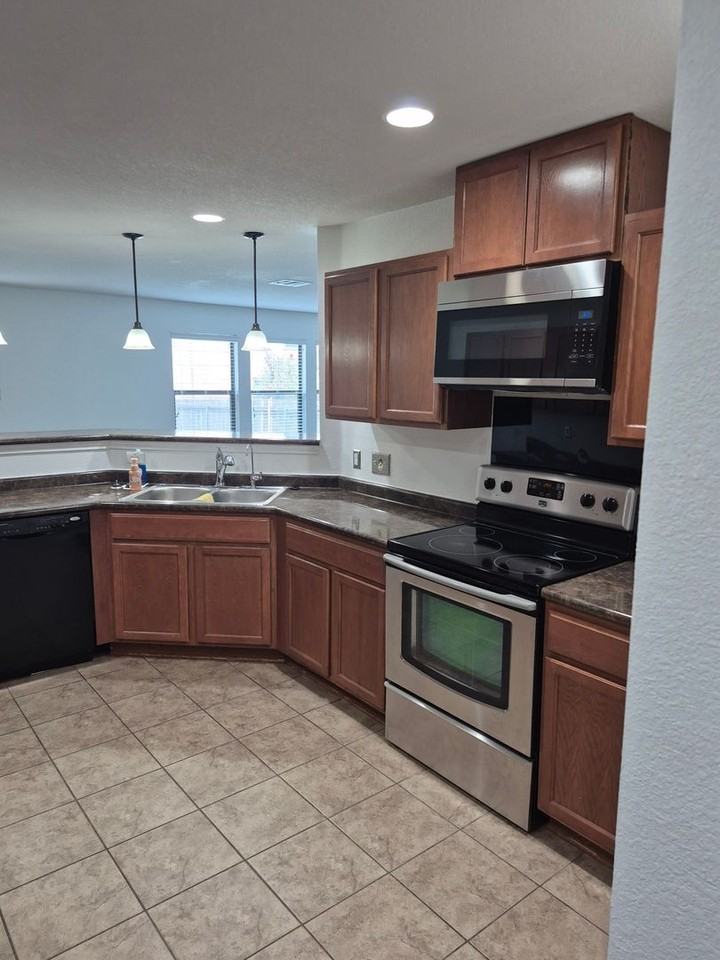 8917 Lonesome Oak Dr - Photo 2 of 16