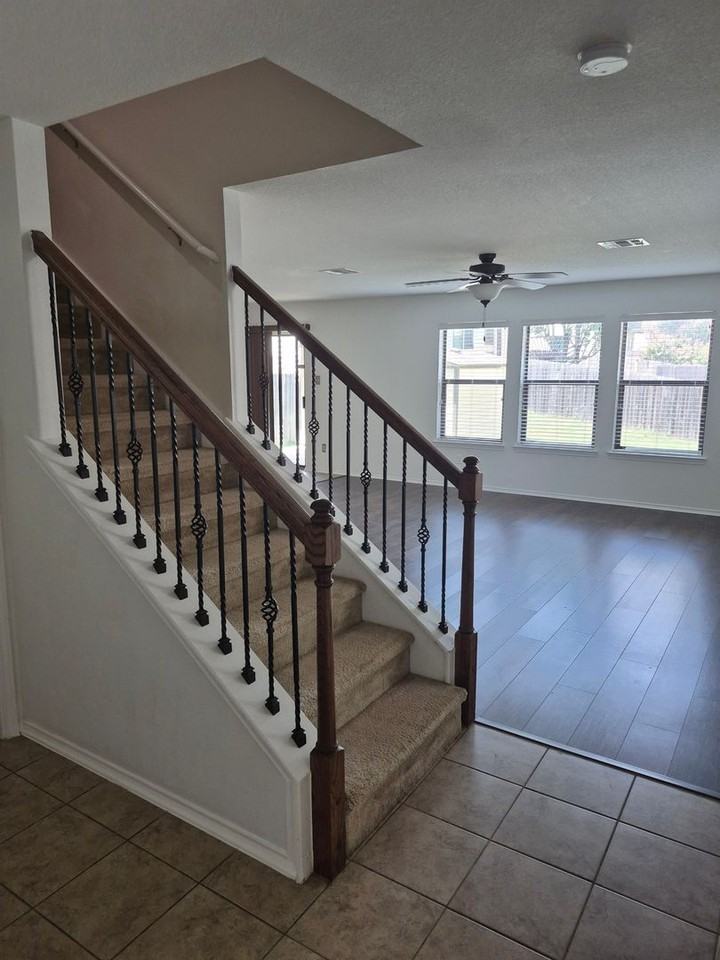 8917 Lonesome Oak Dr - Photo 3 of 16