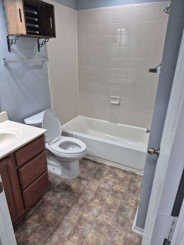 8917 Lonesome Oak Dr - Photo 4 of 16