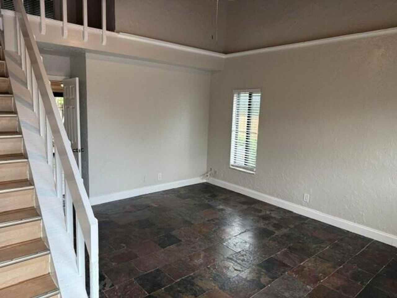 103 Ne 28th St - Photo 5 of 12