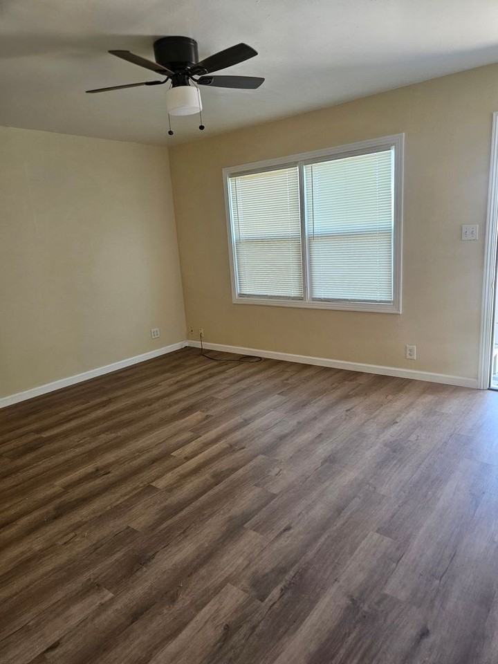 5319 Gordon Dr - Photo 2 of 12