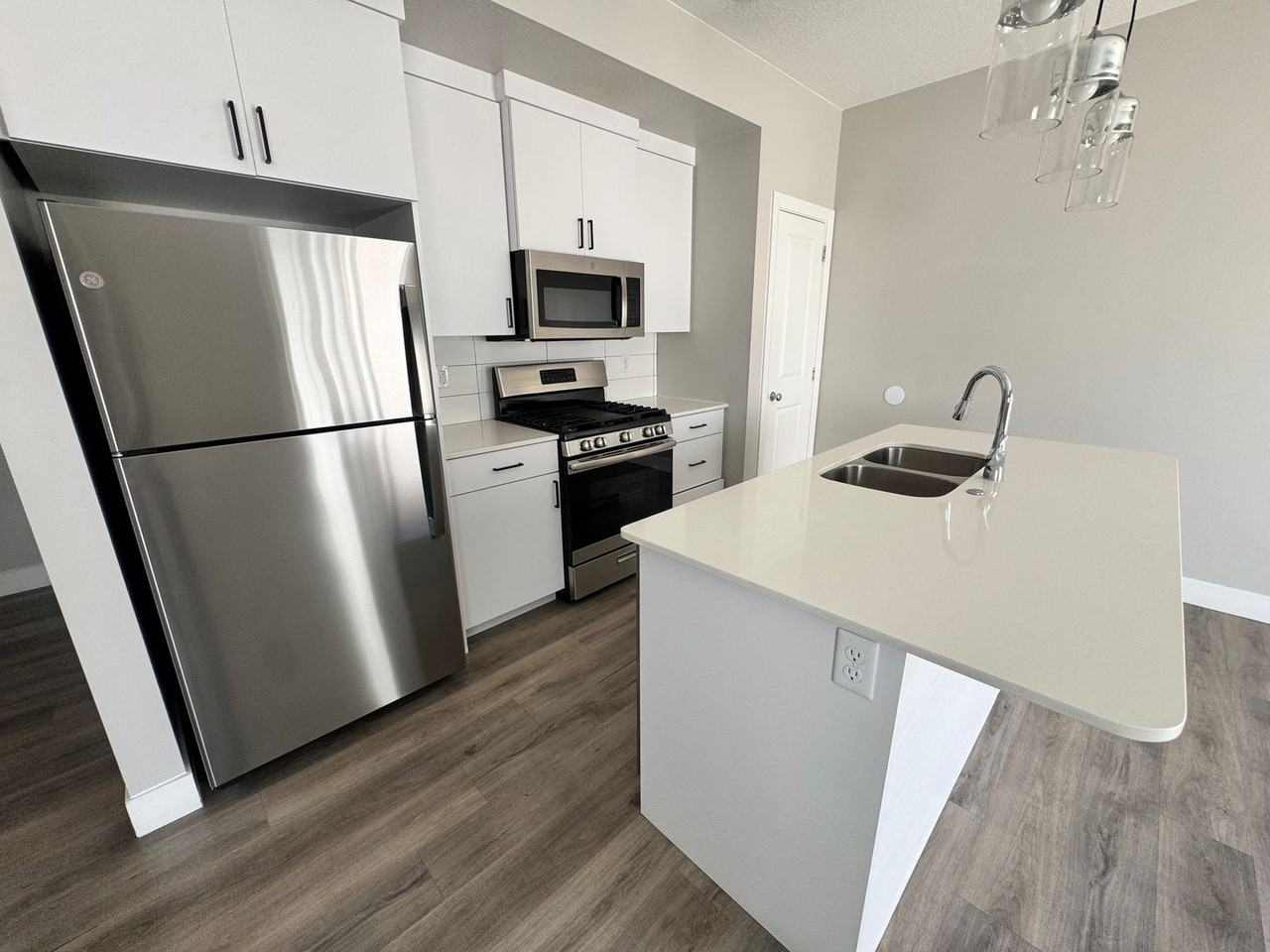 2087 N 325 W - Photo 4 of 12