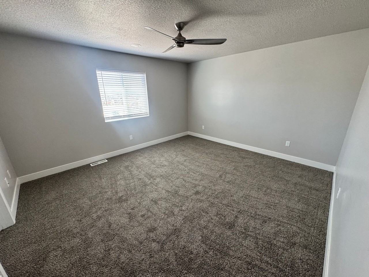 2087 N 325 W - Photo 7 of 12