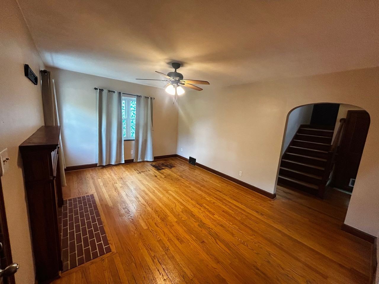 635 Jane St - Photo 2 of 40