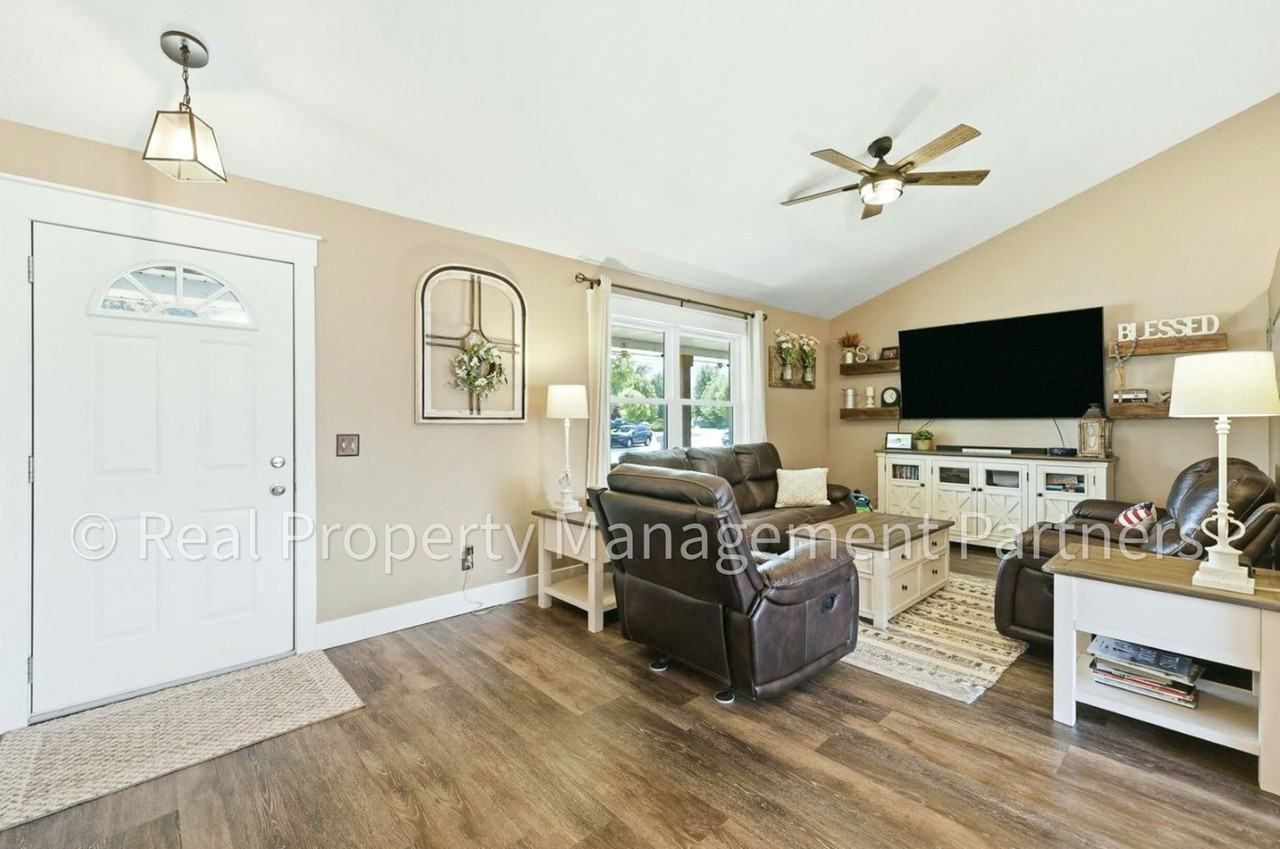 11425 Prairie Ave - Photo 7 of 32