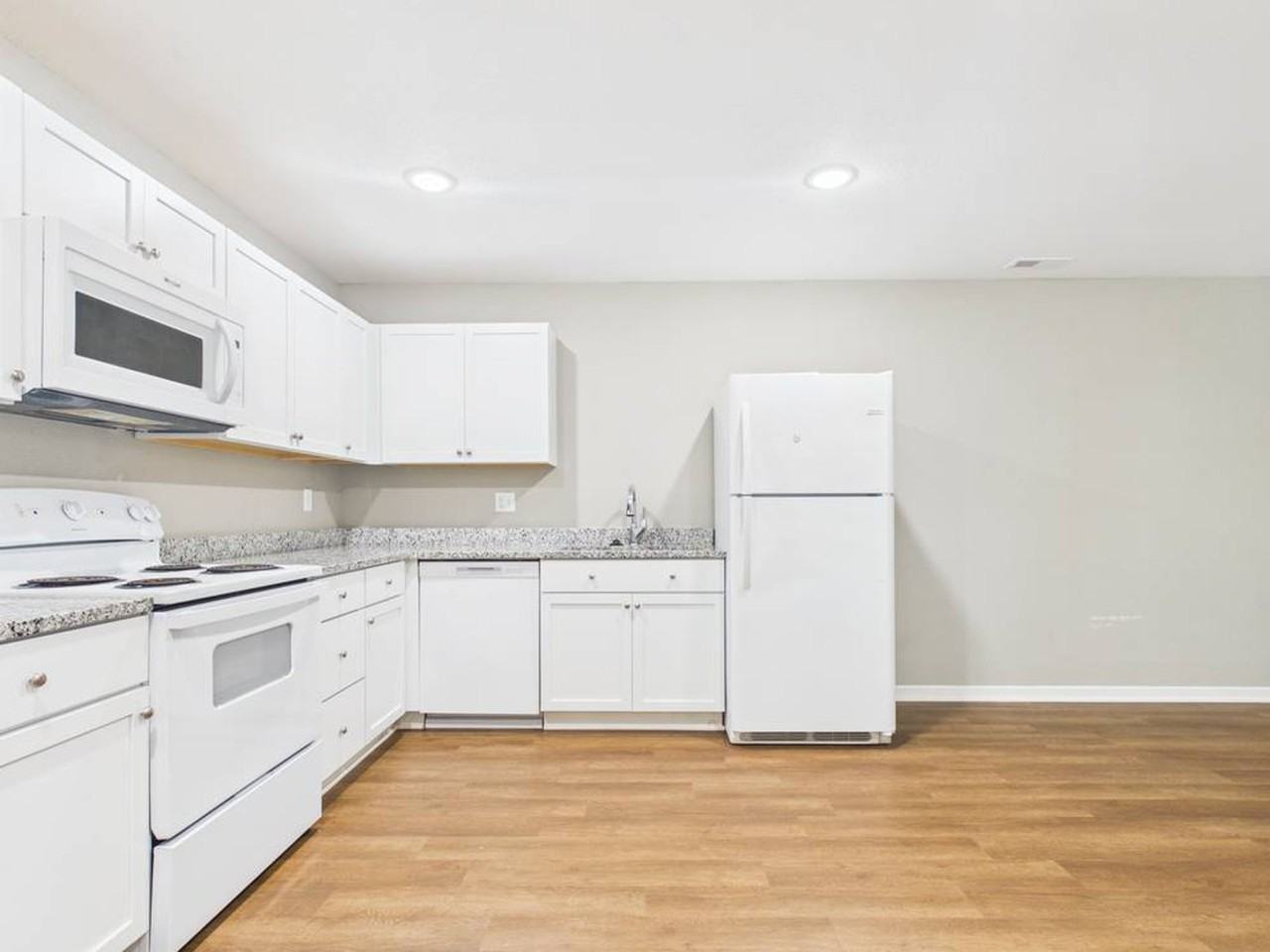 306 W Market St - Photo 3 of 28