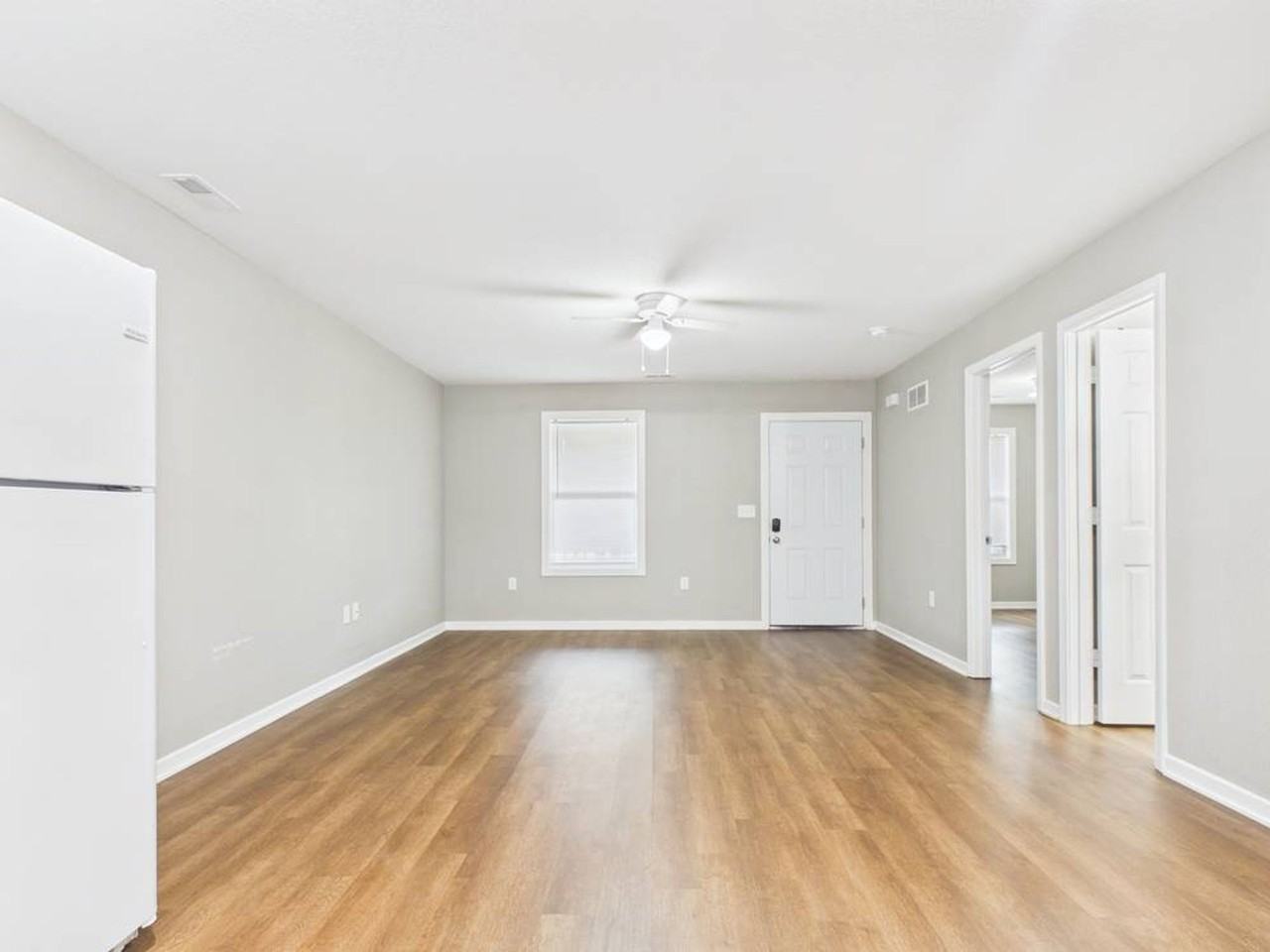 306 W Market St - Photo 5 of 28