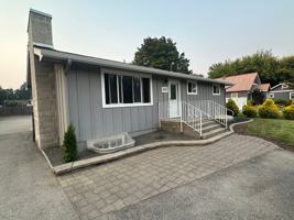 featured image of 901 W Lacrosse Ave